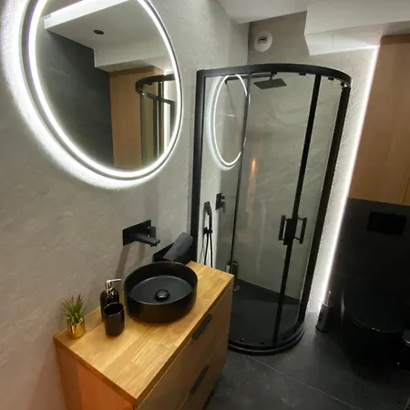 アパート Beautiful Apartment- Free Garage- Wislane Tarasy クラクフ